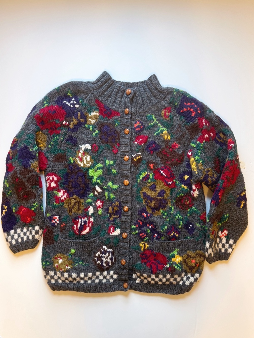 Vintage GAP Women's Hand
Knit 100% Wool Floral Cardigan Sweater